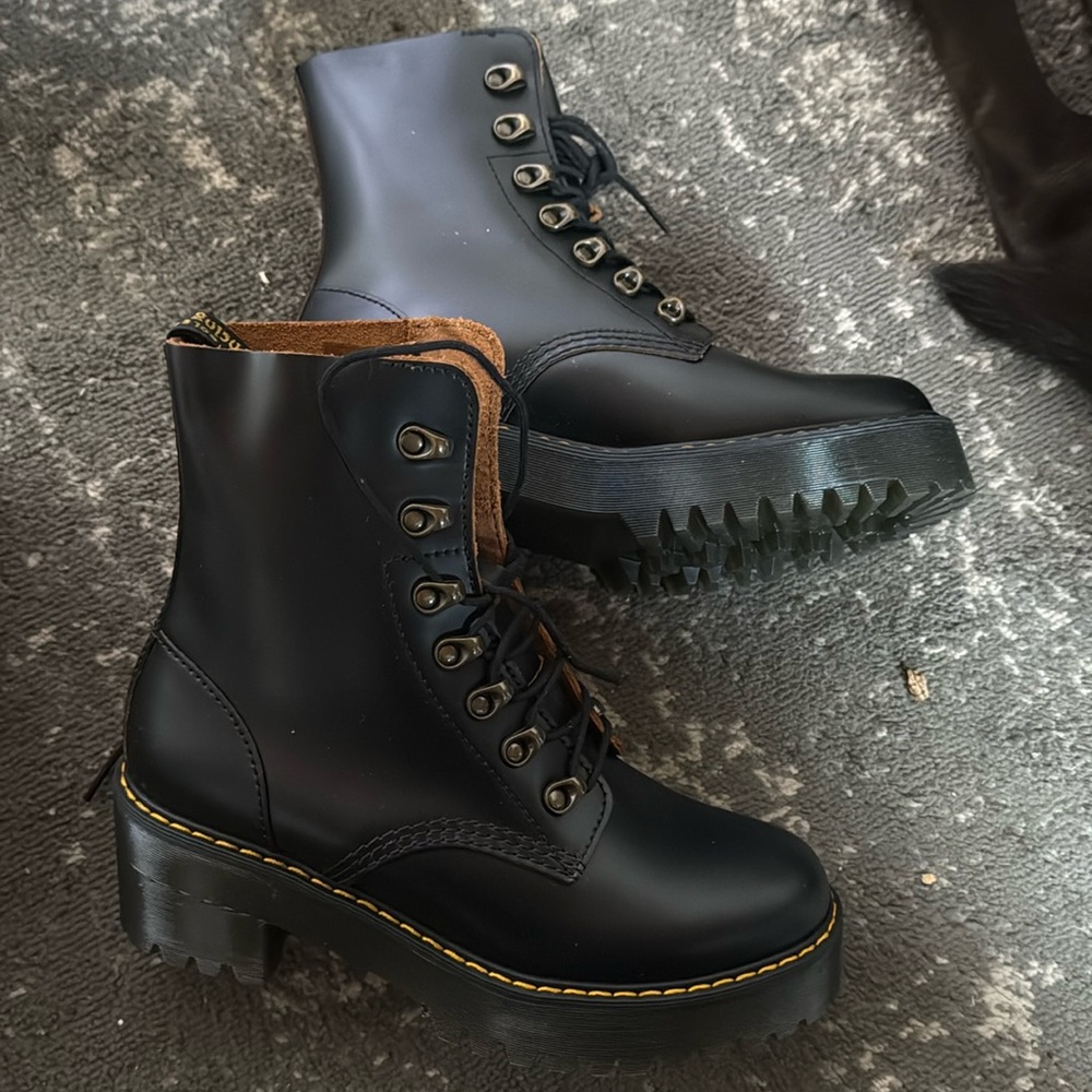 Dr martens leona women’s boots